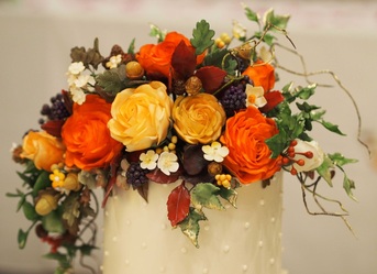 Autumnal sugar flower display on the wedding cake