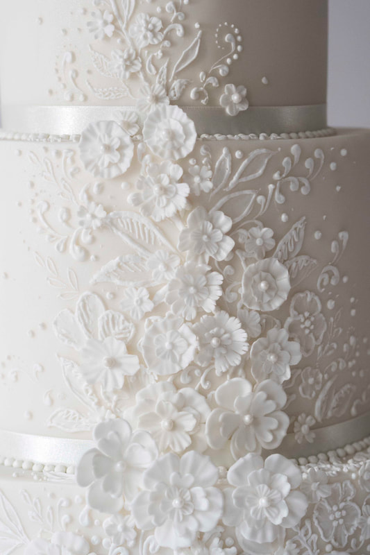2020 wedding cake trends - Victoriana and royal icing embroidery