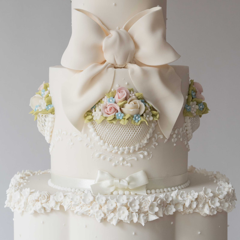 2020 Wedding cake trends - sugar bows